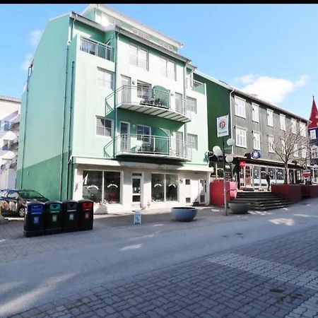 H3 Apartment - Cozy Downtown Apartment Akureyri Eksteriør billede
